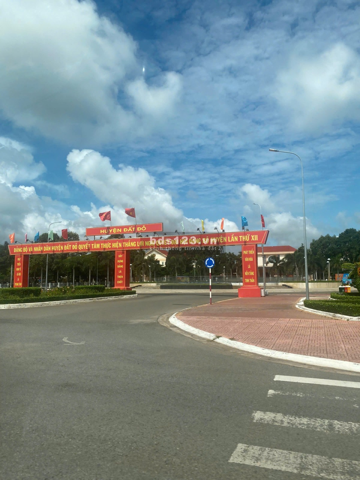 Em cần bán nhanh lô đất 198m2 mặt tiền đường nhựa SHR tại xã Phước Long Thọ huyện Đất Đỏ