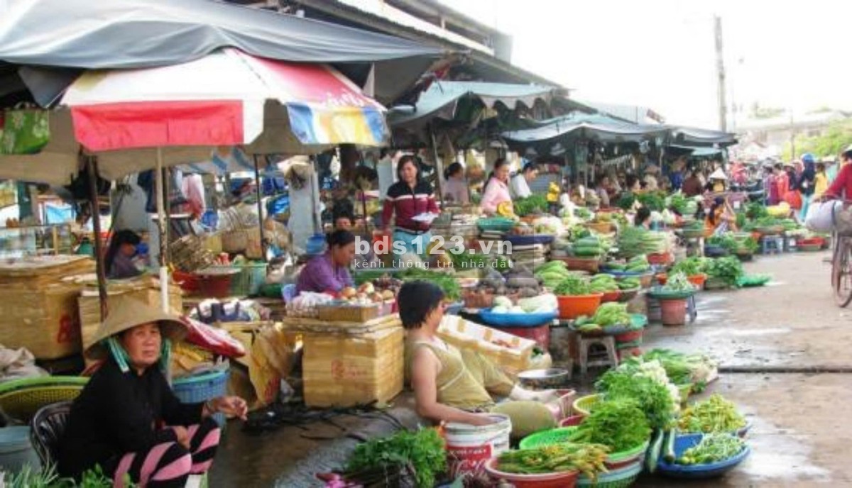 NỢ NGÂN HÀNG CẦN BÁN GẤP LÔ ĐẤT TC 1014M2, DÂN ĐÔNG, NGAY KCN, GẦN TRƯỜNG HỌC, CHỢ . GIÁ 140TR
