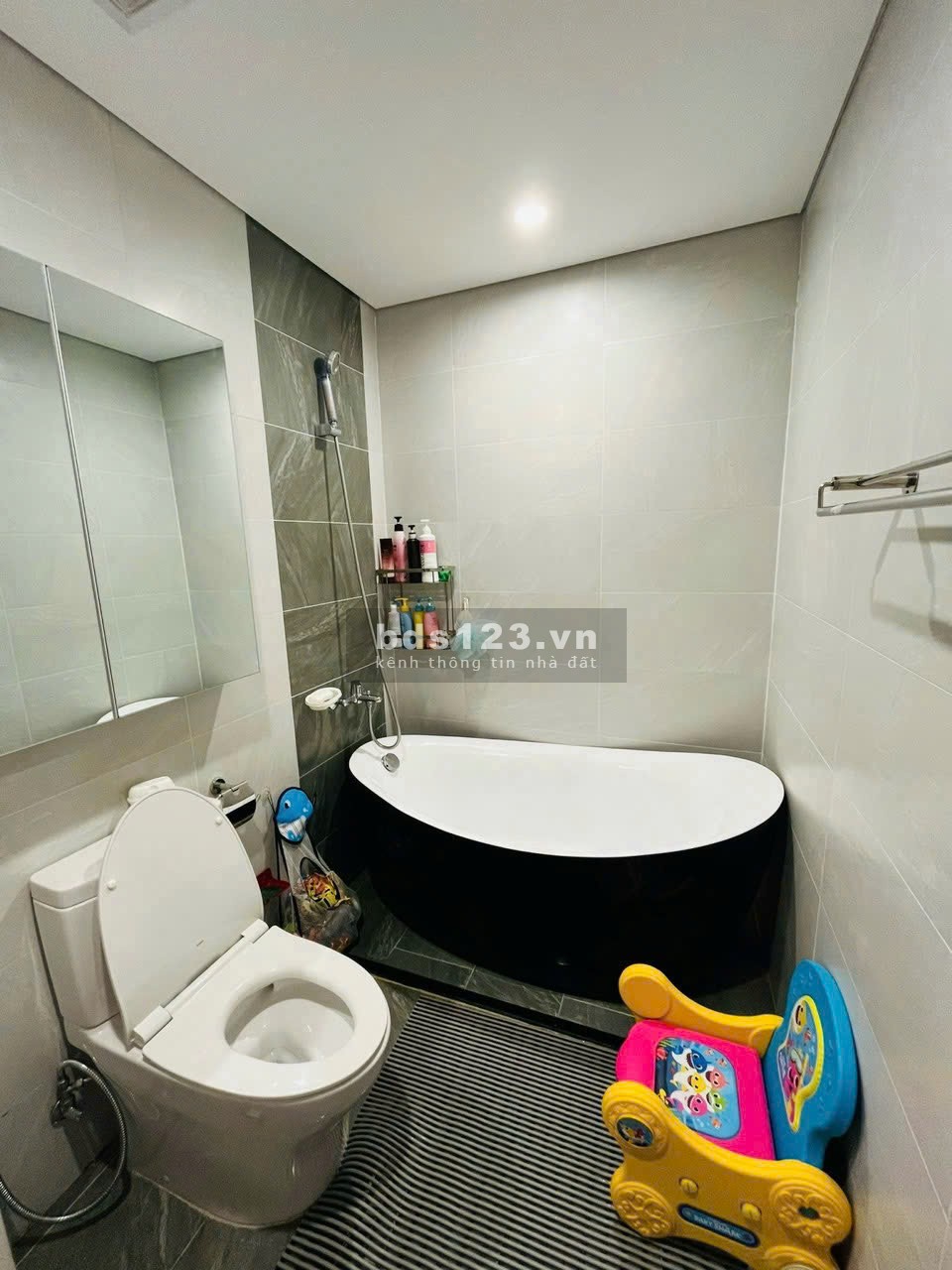 Ở ĐÂY CÓ BÁN căn 3 ngủ CỰC TO, Giá 5.9 tỷ full đồ bao phí, VINHOMES SMART (203)