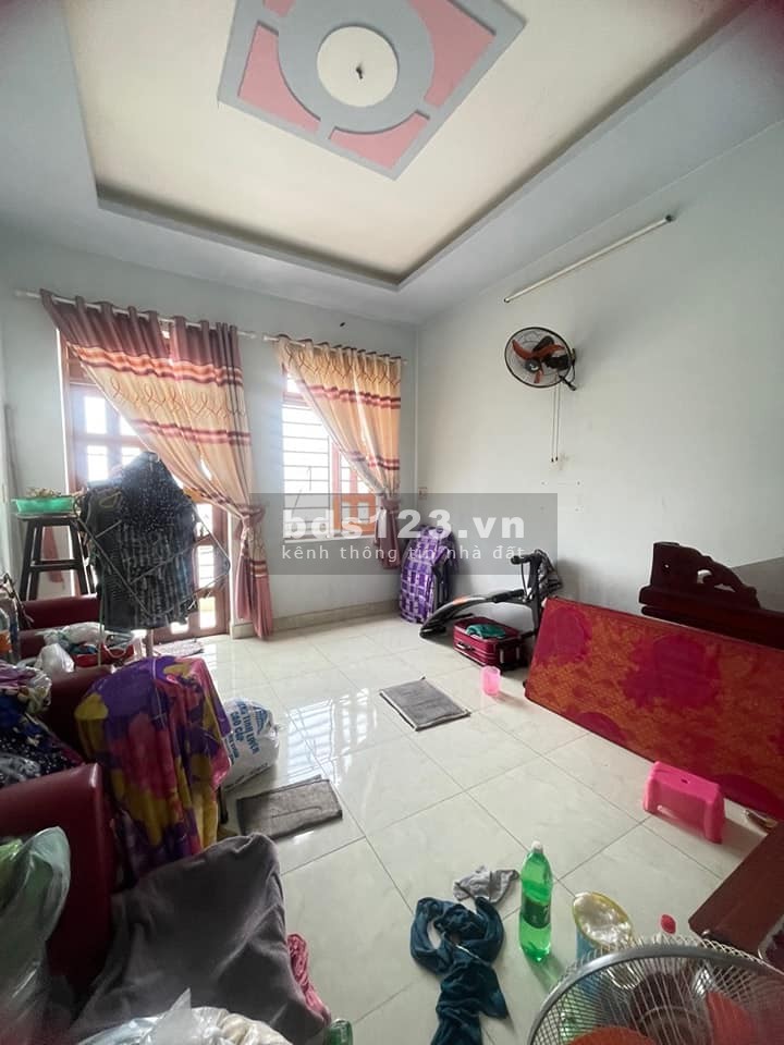 GIẢM 350TR CHỈ CÒN 3,9 TỎI TL !!!NHÀ 4 TẦNG VỪA Ở VỪA B.ÁN TẠP HÓA! - ĐỐI DIỆN DỰ ÁN CÔNG VIÊN.