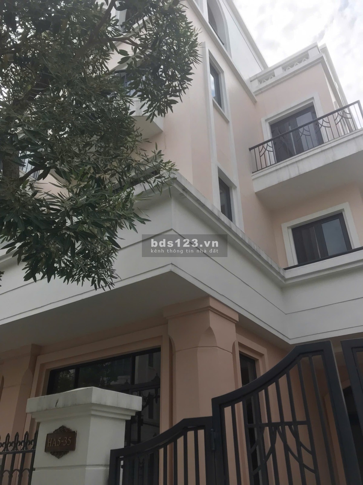 Chính chủ bán căn biệt thự tứ lập phân khu Hải Âu - Vinhomes Ocean Park 2 Hưng Yên, sẵn sổ sang tay
