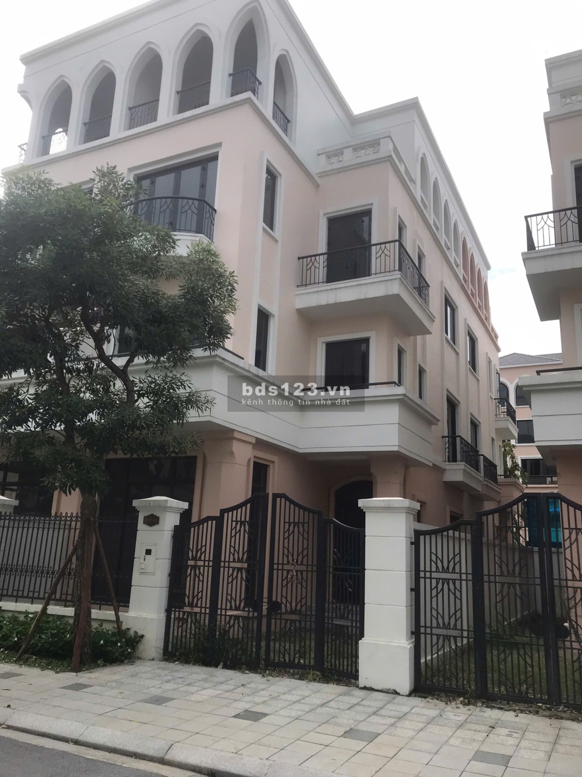 Chính chủ bán căn biệt thự tứ lập phân khu Hải Âu - Vinhomes Ocean Park 2 Hưng Yên, sẵn sổ sang tay