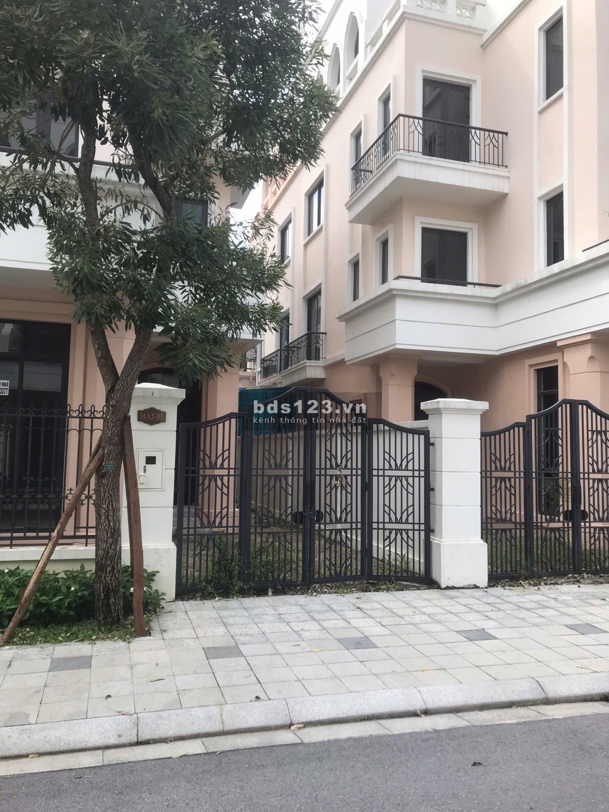 Chính chủ bán căn biệt thự tứ lập phân khu Hải Âu - Vinhomes Ocean Park 2 Hưng Yên, sẵn sổ sang tay