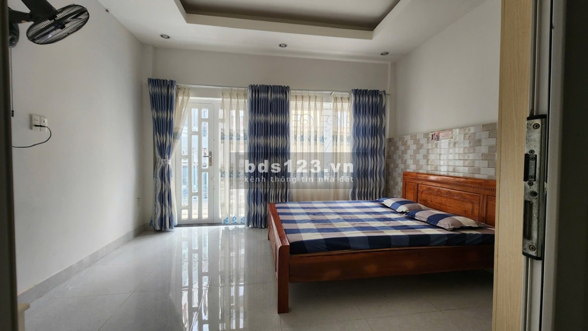 Cho thuê phòng trọ 24m2 mặt tiền đường Sơn Hưng, P12, Tân Bình