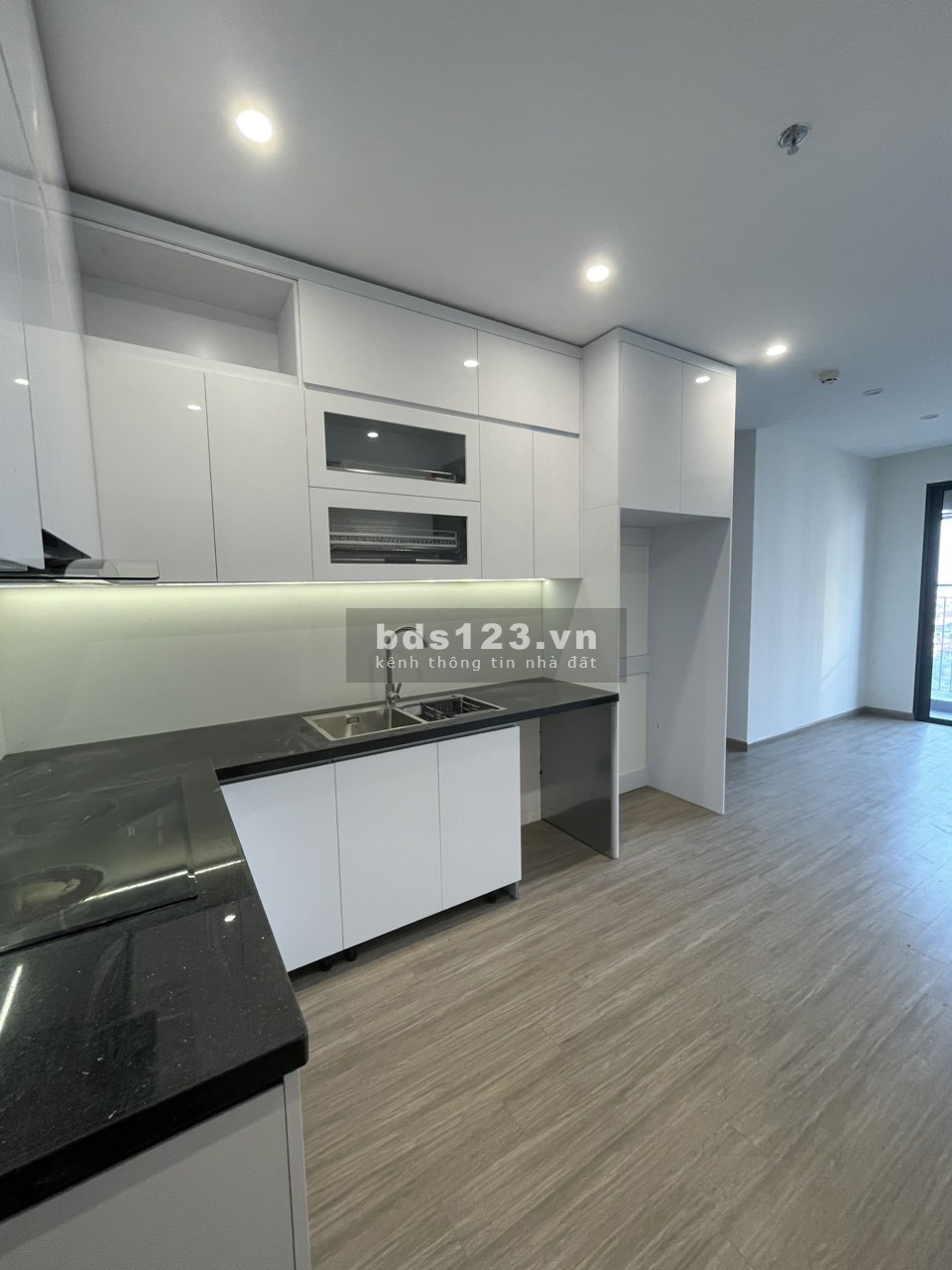 Bán 3PN2WC full đồ 80m view nội khu SA 5.3 tỷ BP Vinhomes Smart