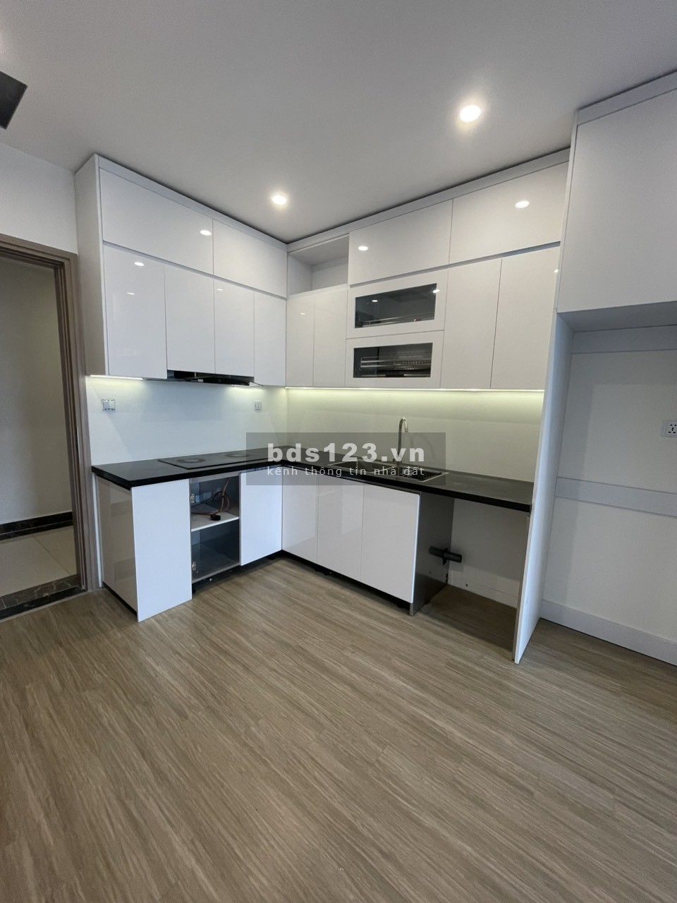 Bán 3PN2WC full đồ 80m view nội khu SA 5.3 tỷ BP Vinhomes Smart