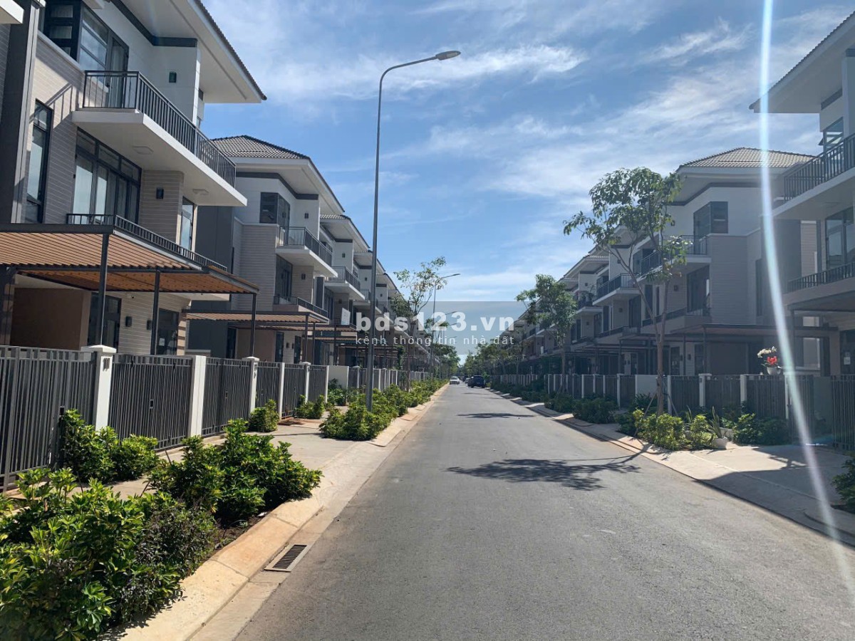 BÁN BIỆT THỰ KHU DÂN CƯ LAVILA, NHÀ BÈ, ĐỦ TIỆN ÍCH, AN NINH 24/24, GIÁ 10,6 TỶ