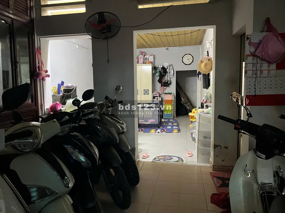Bán nhà cấp 4 tại khu Nguyễn Xiển, diện tích 70m2, giá 4 tỷ 4
