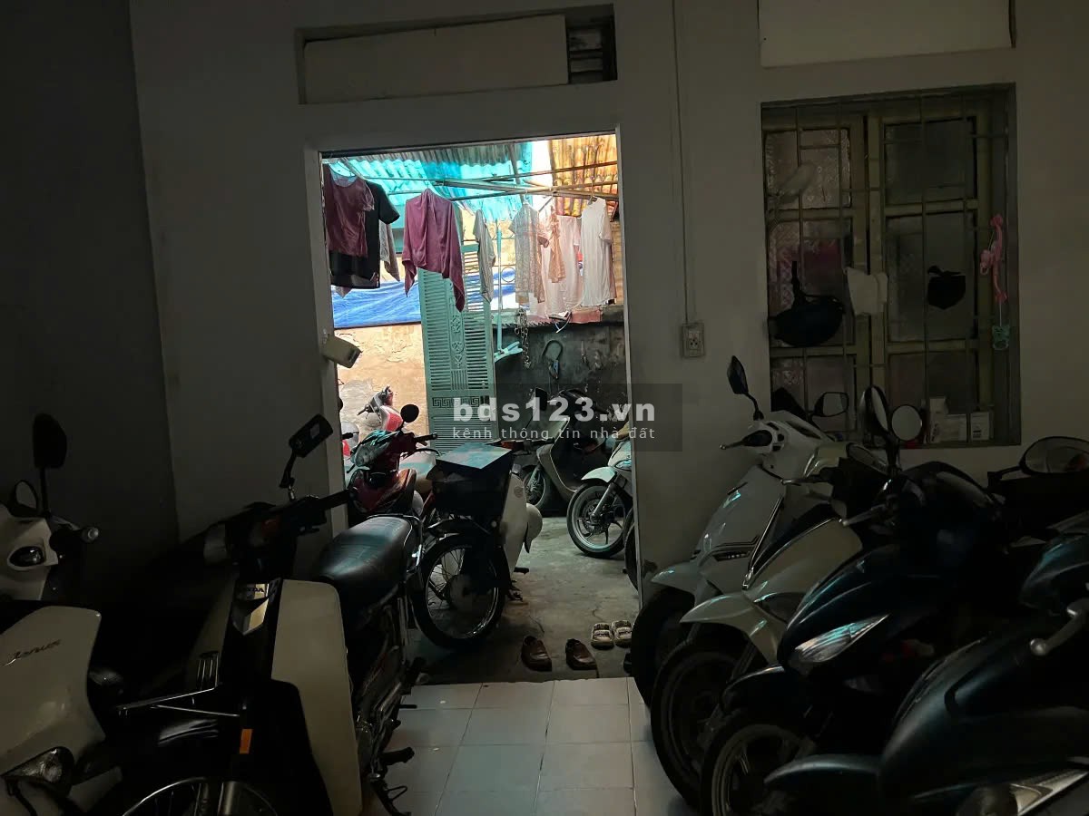 Bán nhà cấp 4 tại khu Nguyễn Xiển, diện tích 70m2, giá 4 tỷ 4