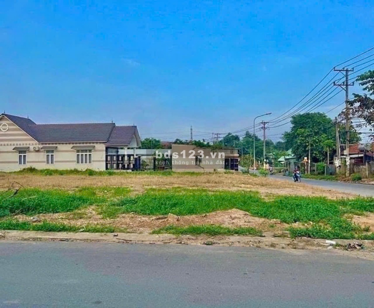 Kẹt tiền cần bán 3.328m2 TC, giá 185tr. Ngay KCN, sát bên trường chợ, dân đông