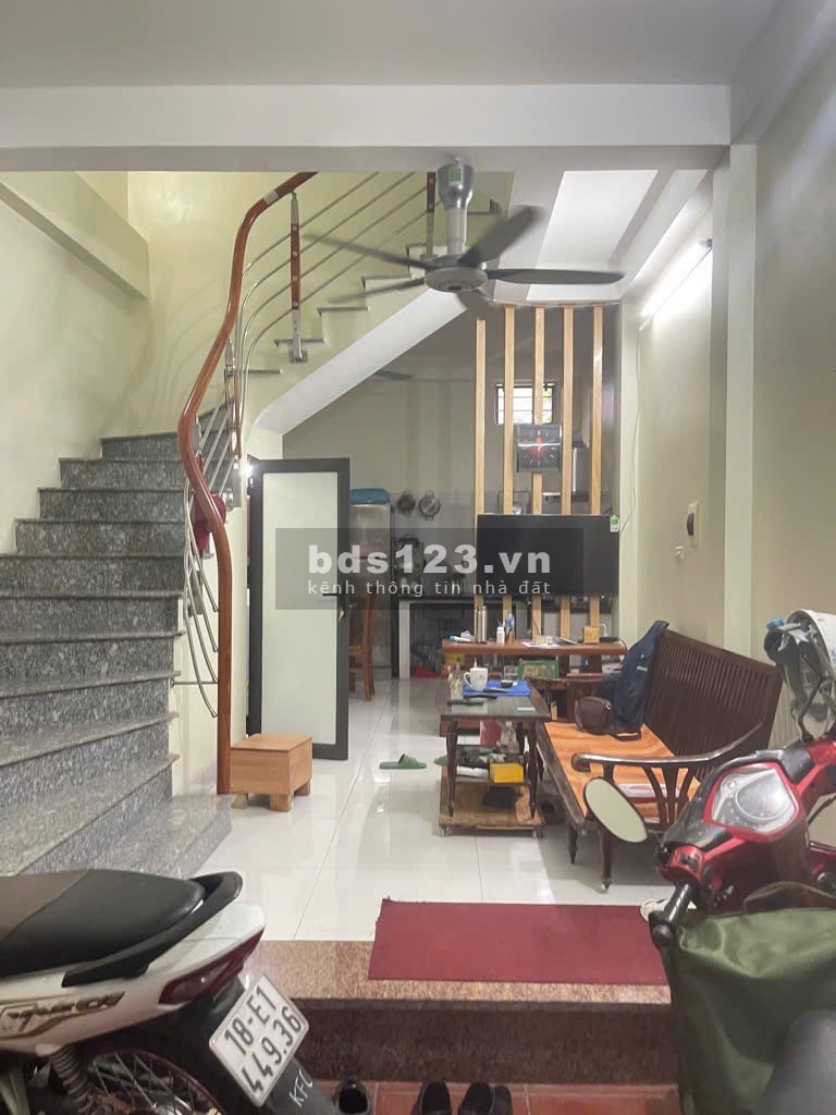 Bán Nhà Đất Tại Long Biên Sổ Hồng Riêng, Giá Rẻ 09/2024