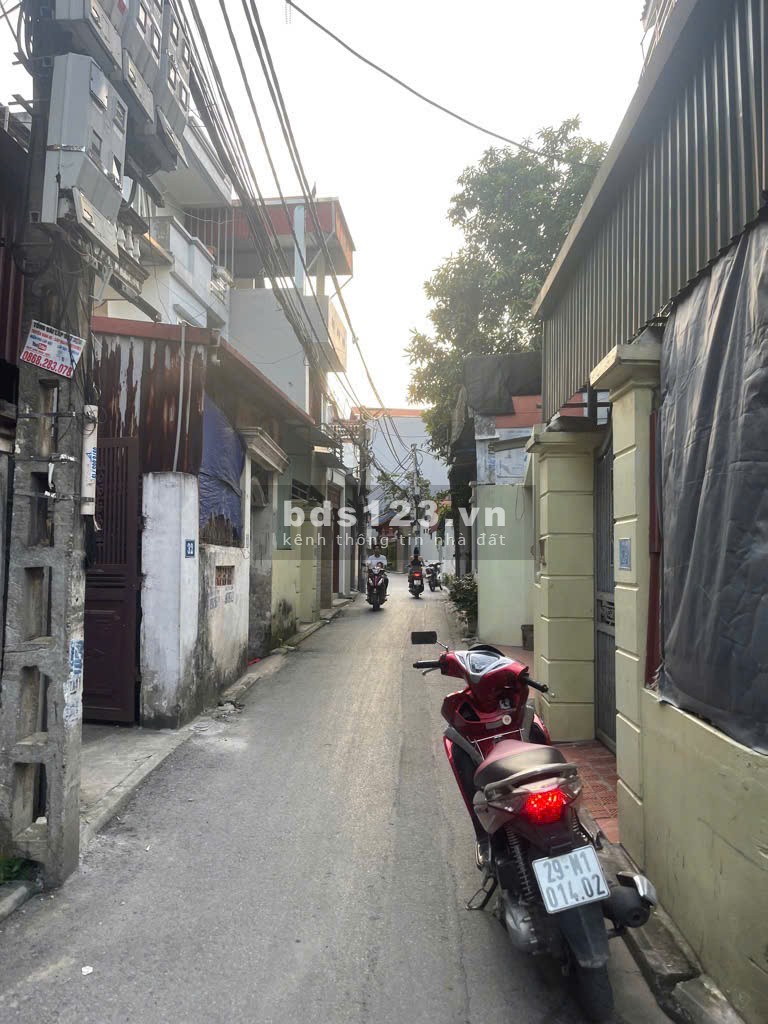 Bán Nhà Đất Tại Long Biên Sổ Hồng Riêng, Giá Rẻ 09/2024