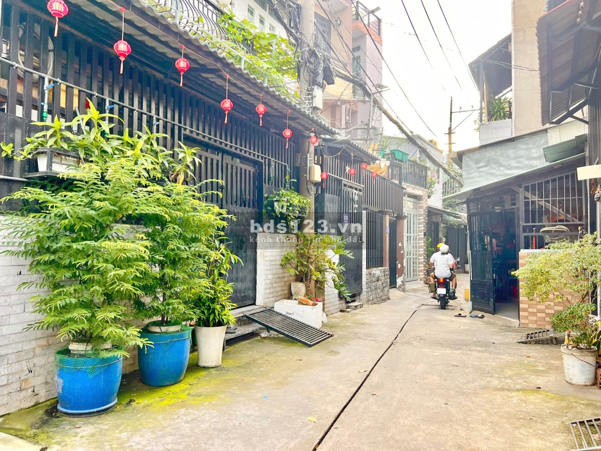 Chính chủ bán nhà 4 tầng hẽm thoáng Trần Xuân Soạn. Q7