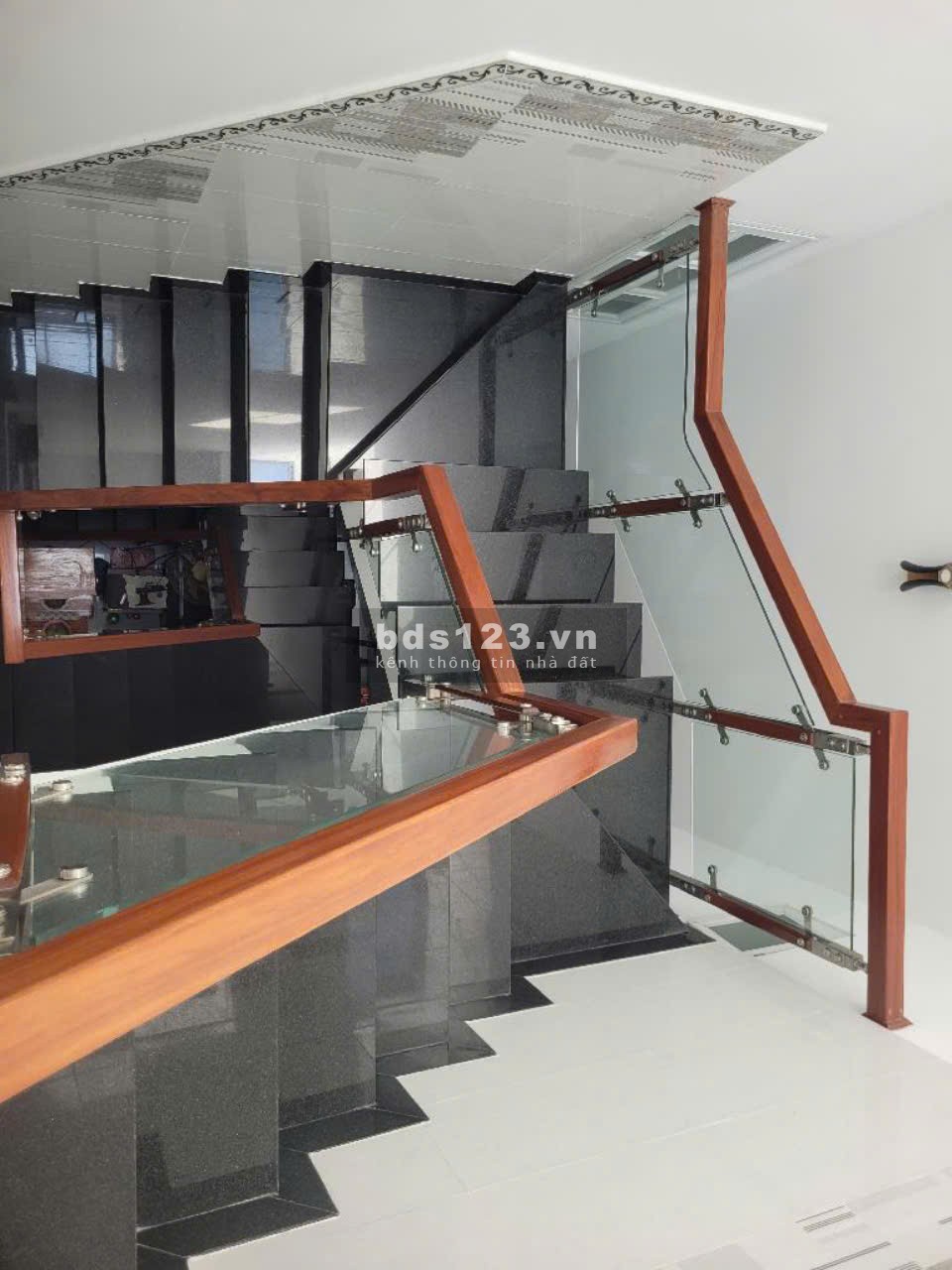 Chính chủ bán gấp, 4 tầng, hxh, 76m2, giá chỉ: 6.7 tỷ, Nguyễn Văn Khối, Gò Vấp