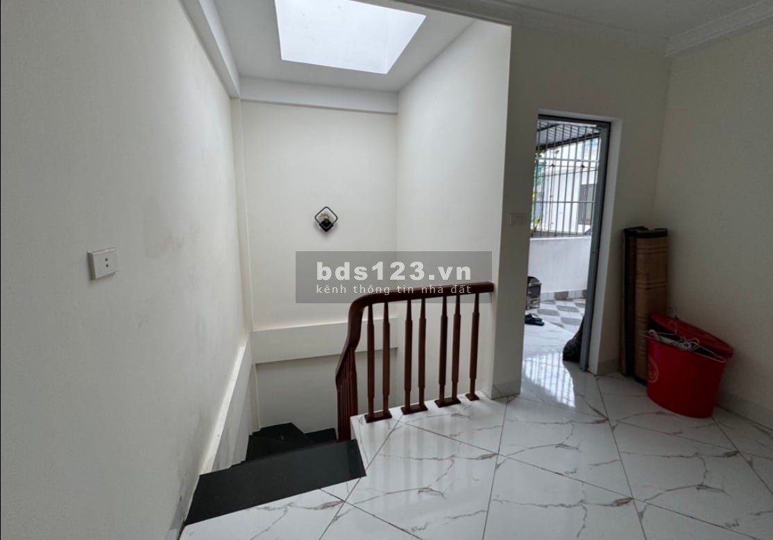 Bán nhà Ngô Gia Tự Long Biên, dt 30m2, Mt 5.2m, giá chào bán 4,5 tỷ.