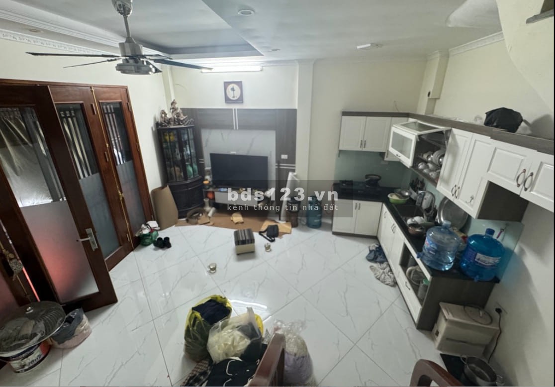 Bán nhà Ngô Gia Tự Long Biên, dt 30m2, Mt 5.2m, giá chào bán 4,5 tỷ.