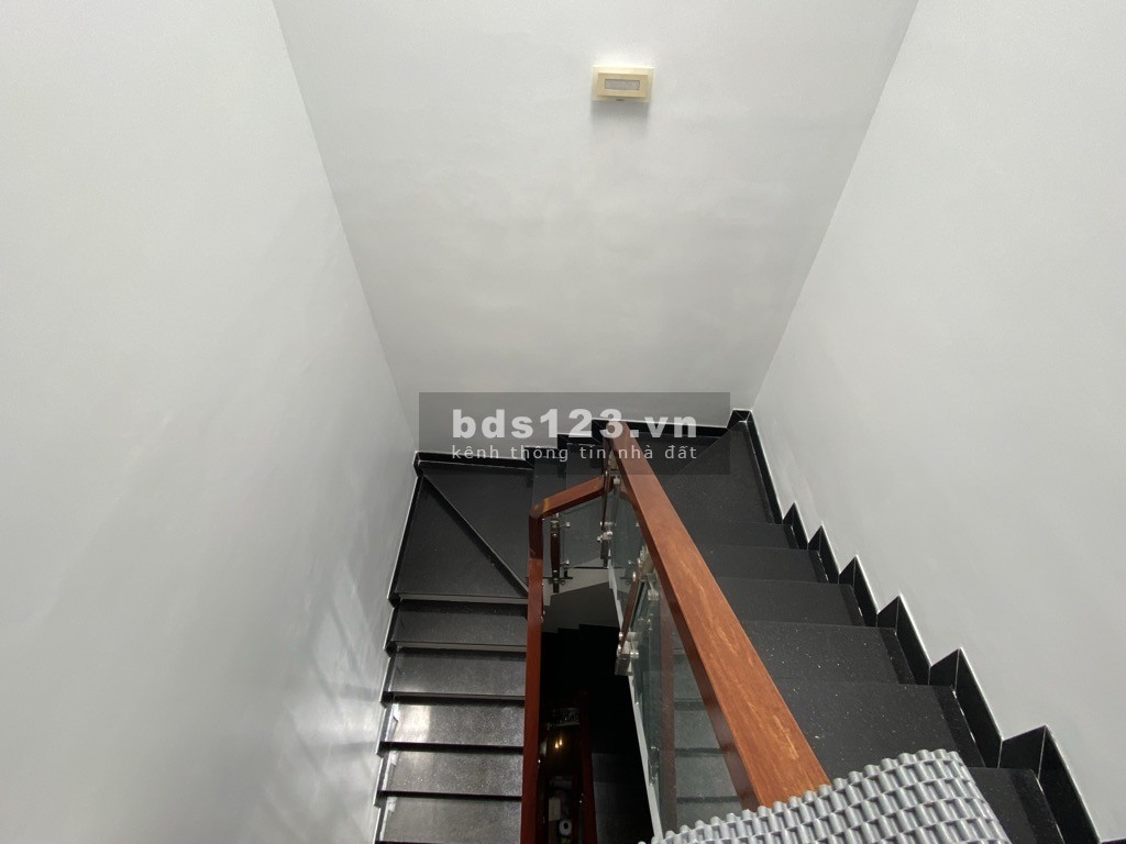 BÁN NHÀ MẶT TIỀN ĐƯỜNG SỐ Q.7, Ô TÔ NGỦ TRONG NHÀ, 3 lầu, dễ kinh doanh cho thuê, GIÁ 12 TỶ