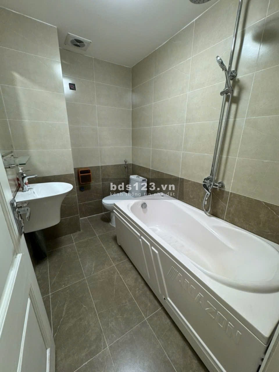 Bán nhà phân lô LK KĐT Văn Khê, 50m2, 5 tầng, 12.x tỷ