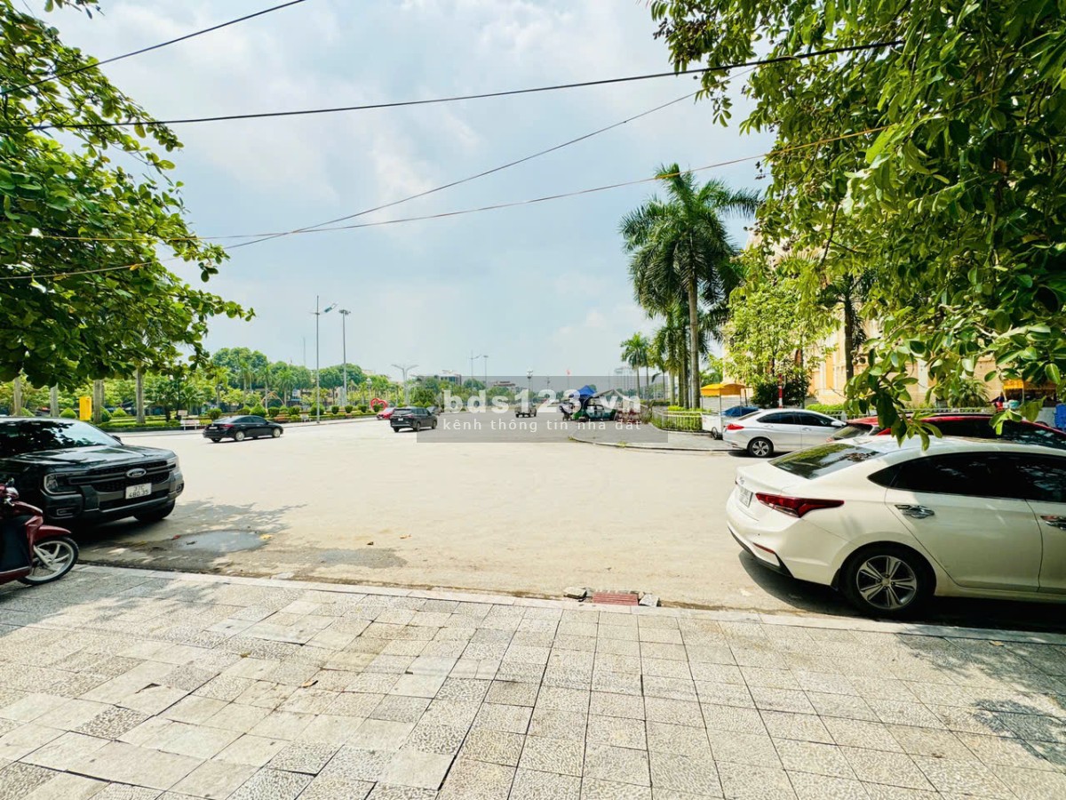 Cho thuê mặt bằng kinh doanh mặt tiền 20m đối diện quảng trường Lam Sơn