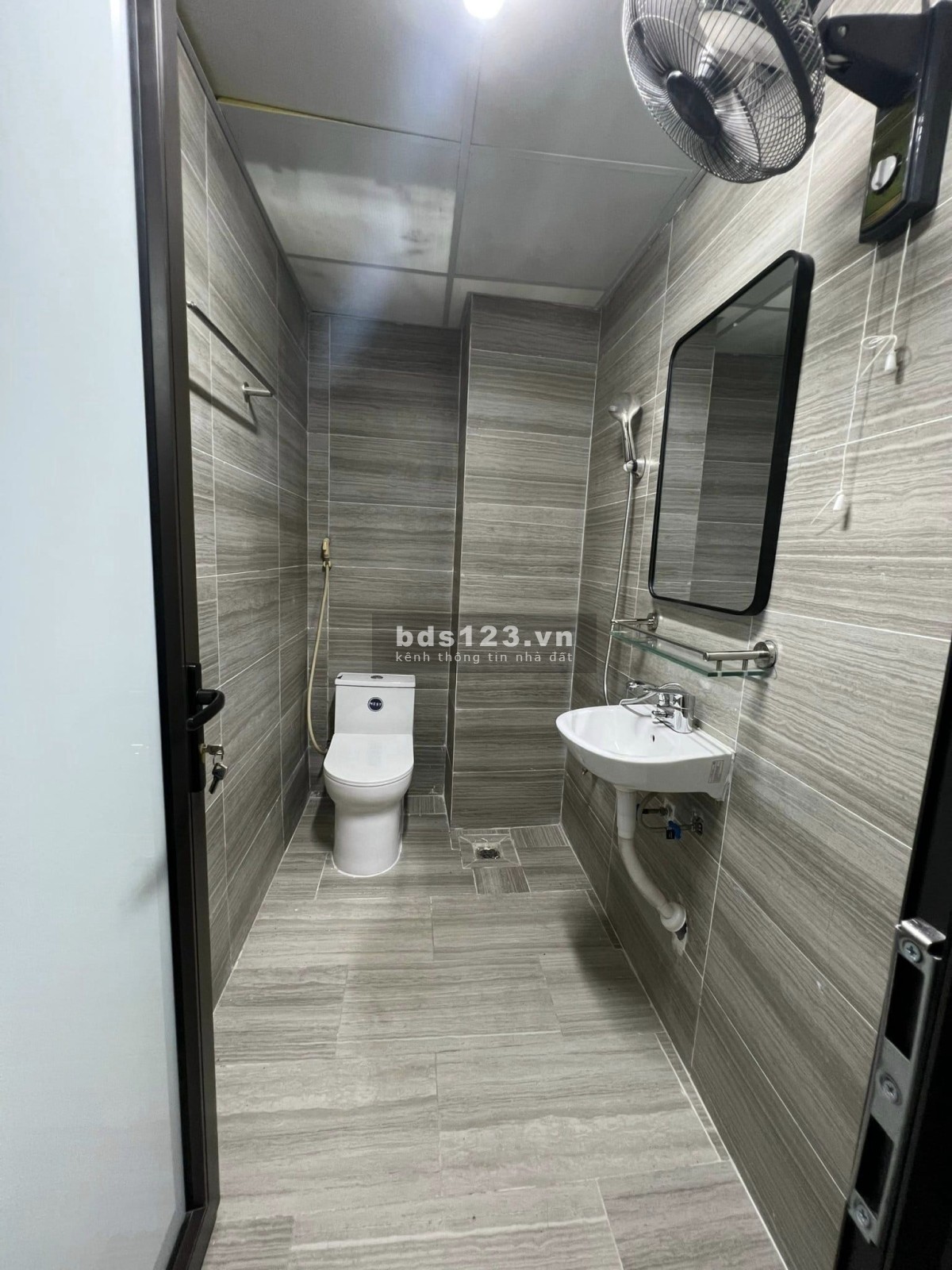 BÁN NHANH GÀ ĐẺ TRỨNG VÀNG TẠI TRẦN THÁI TÔNG- Ô TÔ ĐỖ TRONG NHÀ - DÒNG TIỀN ỔN ĐỊNH