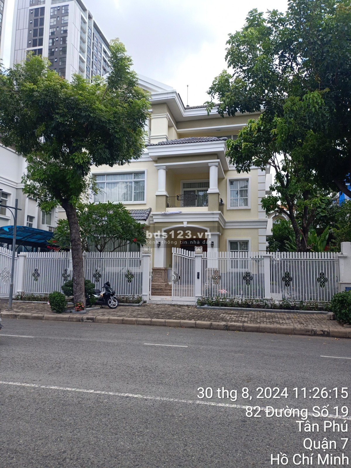 Cho Thuê Biệt Thự Đơn Lập Phú Mỹ Hưng, Quận 7, 308m Full Nội Thất Cao Cấp, 4PN