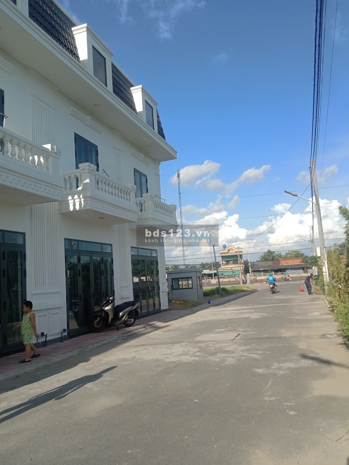 Bán nhà mới xây thiết kế hiện đại giá siêu hấp dẫn