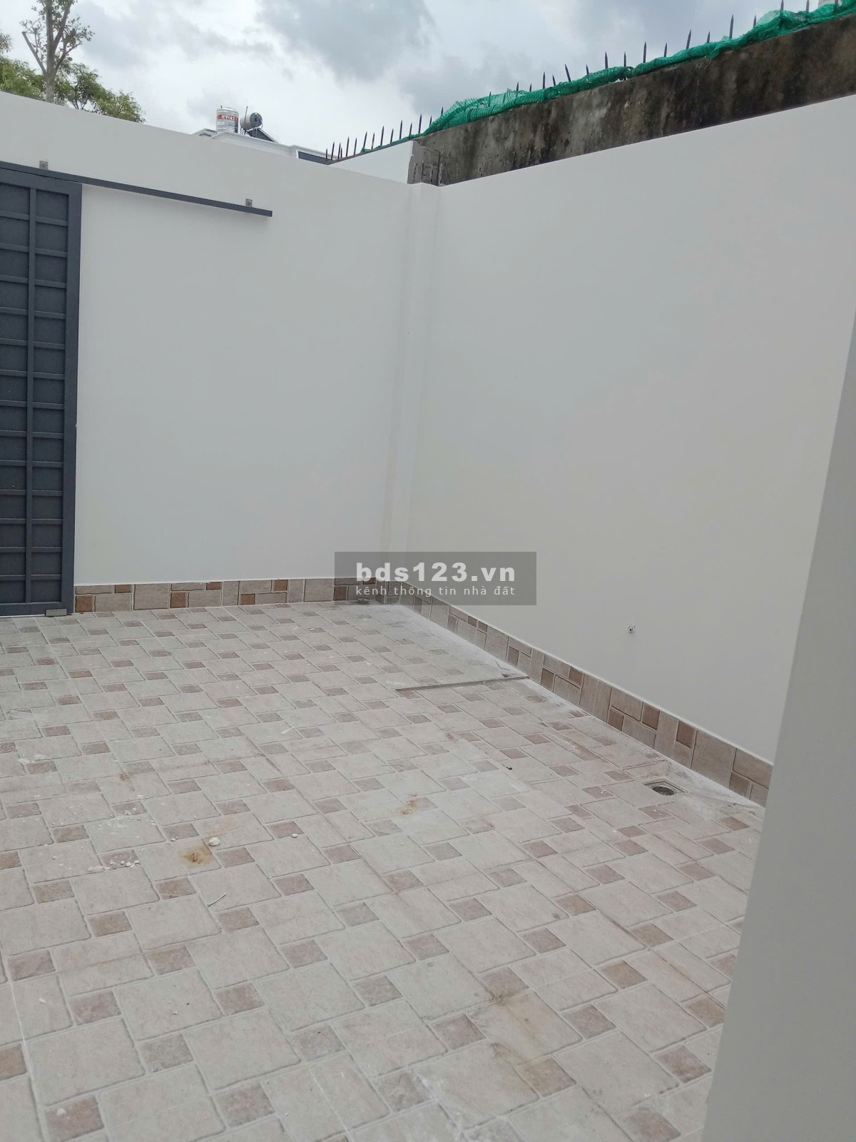 Bán nhà mới xây thiết kế hiện đại giá siêu hấp dẫn