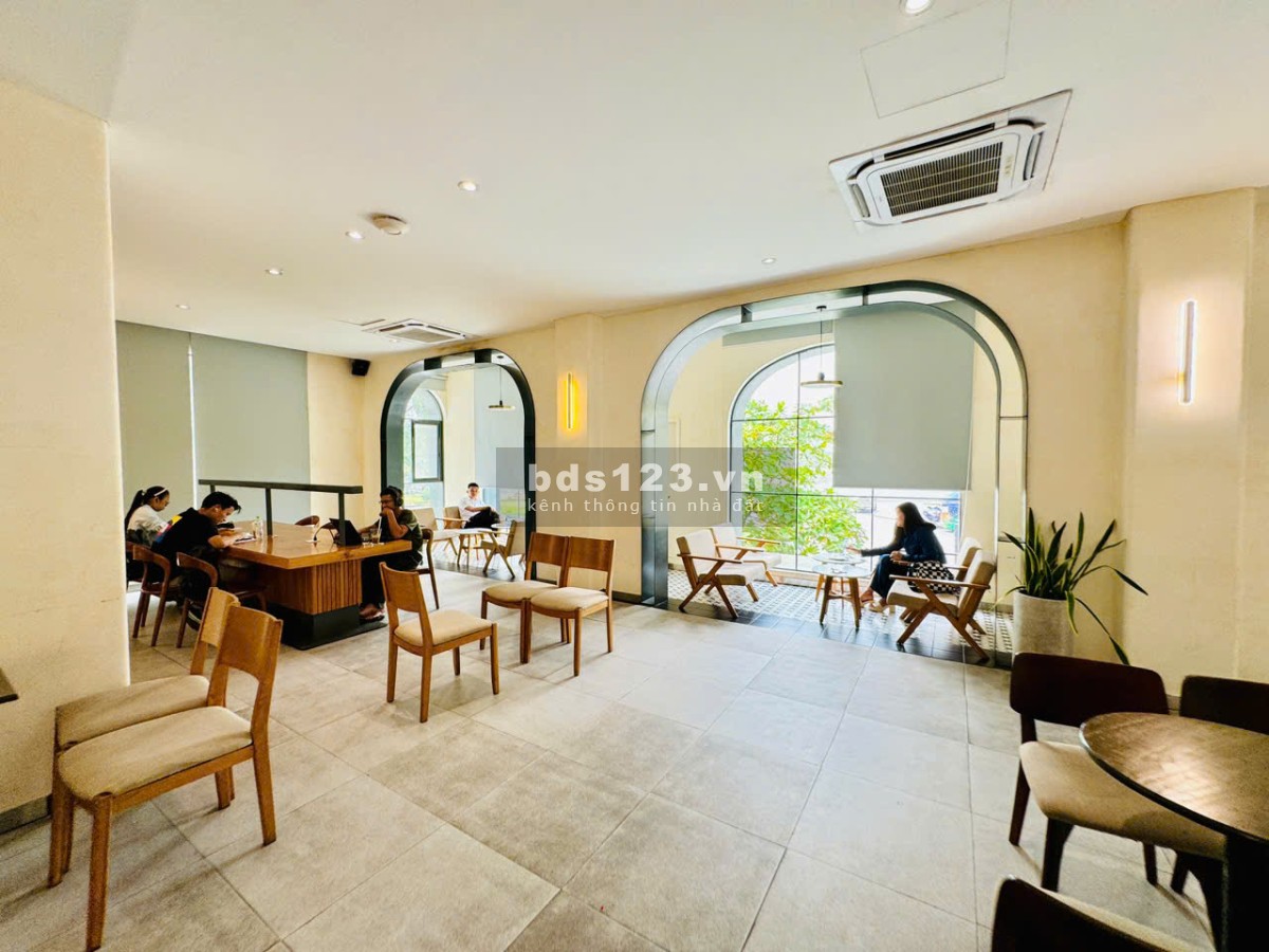 Cho thuê mặt bằng kinh doanh mặt tiền 20m đối diện quảng trường Lam Sơn