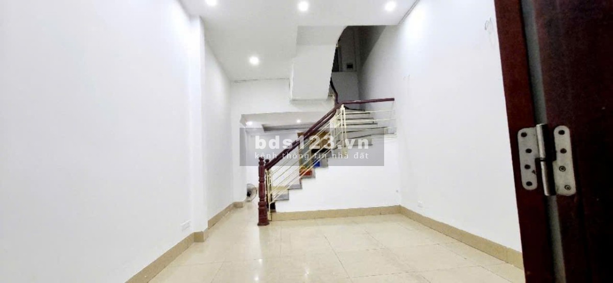 Bán nhà Khu vực Đê La Thành, Diện tích 50m/ 4 tầng giá 7 tỷ 5