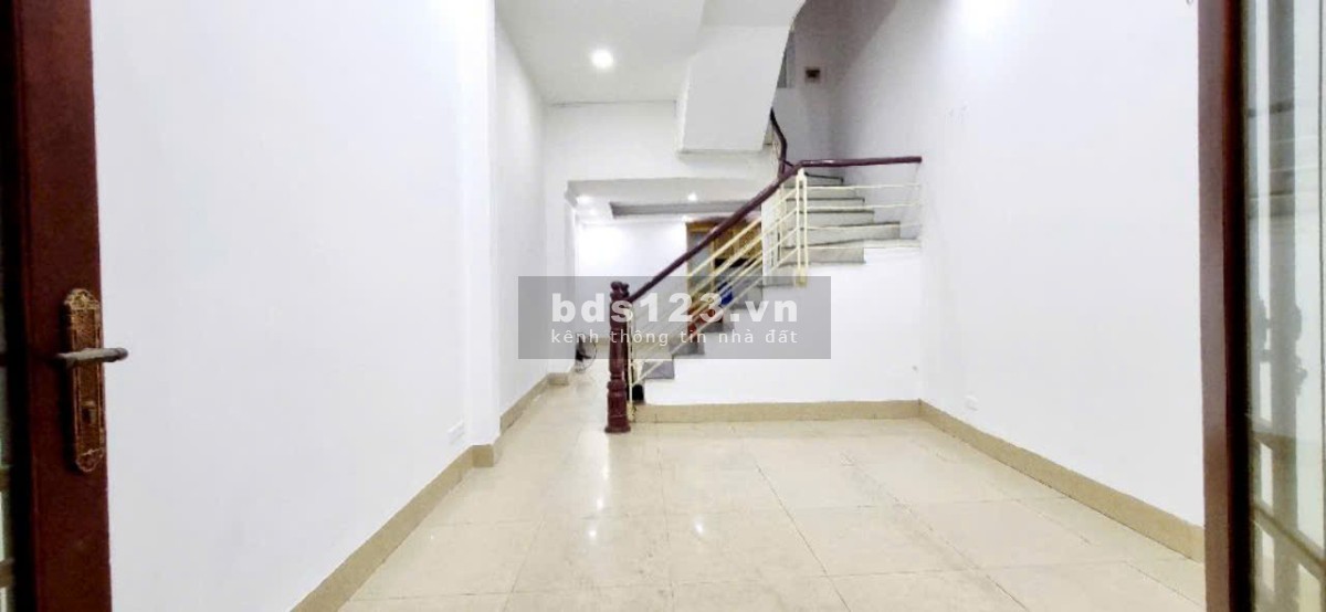 Bán nhà Khu vực Đê La Thành, Diện tích 50m/ 4 tầng giá 7 tỷ 5