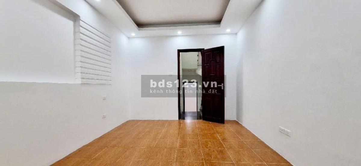 Bán nhà Khu vực Đê La Thành, Diện tích 50m/ 4 tầng giá 7 tỷ 5