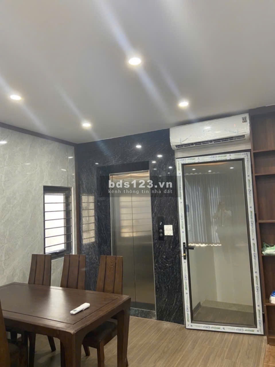 Bán nhà 6 tầng thang máy, gara ô tô tại làng cổ Nhật Tảo - Giá chỉ 8,89 tỷ