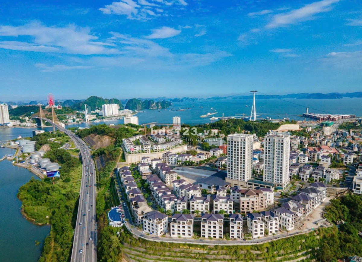 Bán Căn biệt thự đồi view vịnh Hạ Long 2x tỷ 250m2 giá ngoại giao , sẵn sổ nội thất cơ bán ở ngay