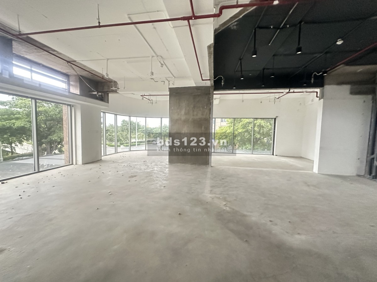 Thuê căn góc shophouse Sarimi sala 2 mặt tiền chỉ 180tr/th 360m2, hướng công viên