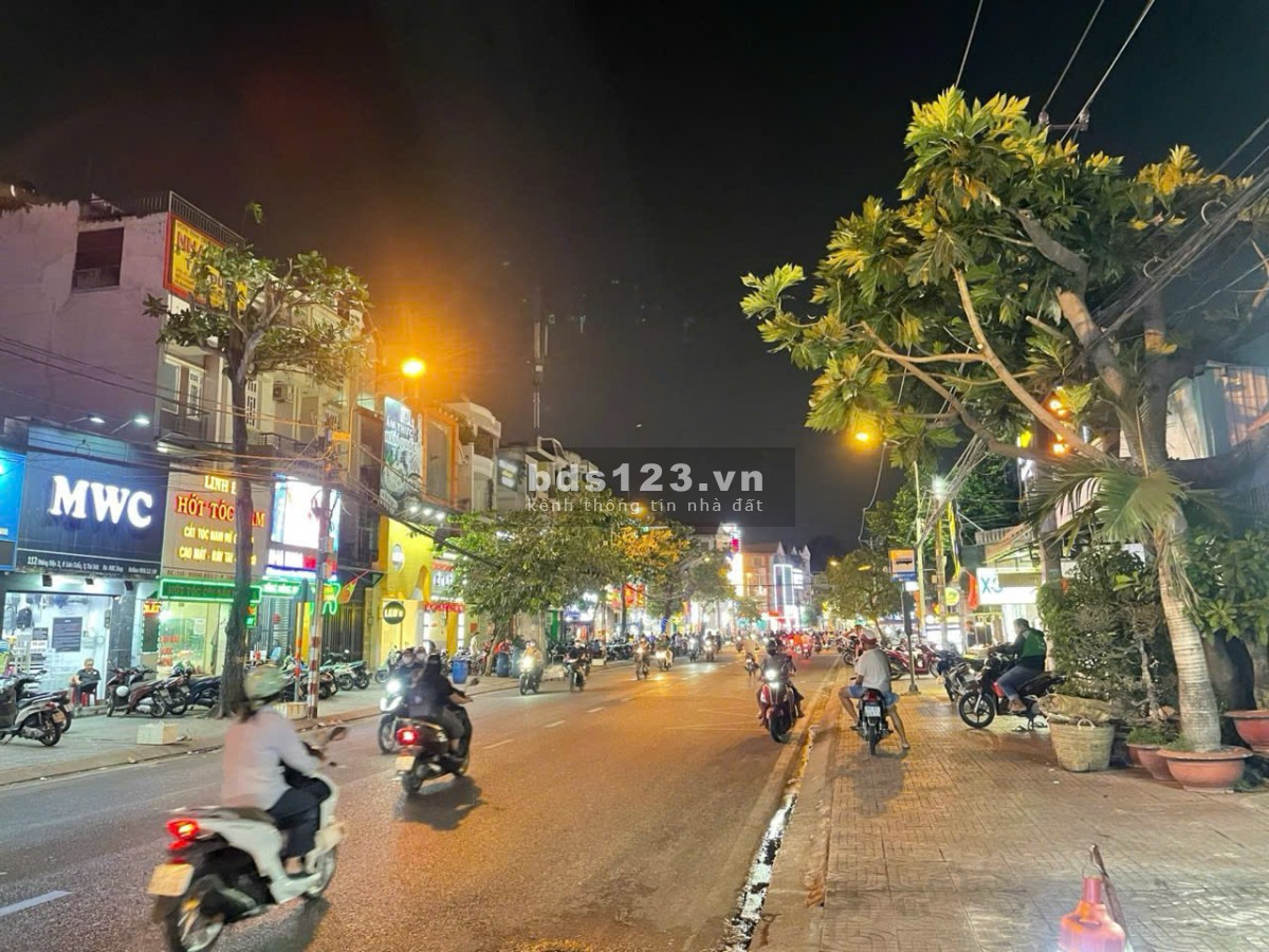 Bán ngay trong tuần bán gấp nhà mặt tiền Hoàng Diệu, TP Thủ Đức, ngang 8m, 5 tầng, siêu re
