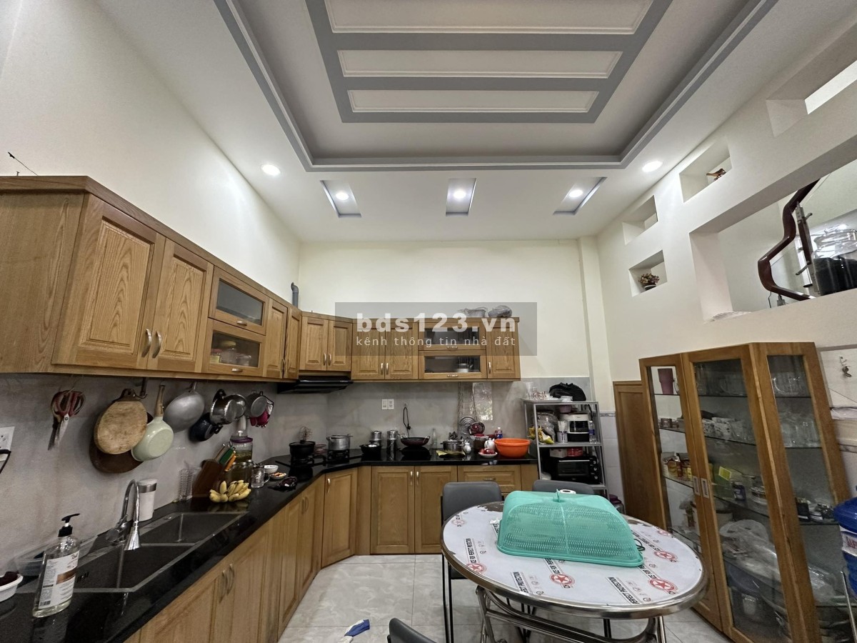 Cực hiếm, DT 159m2 ngang 10.5m, 4 lầu, có sân vườn 68m2, 2 mặt tiền đường lớn, siêu rẻ. 9 tỷ
