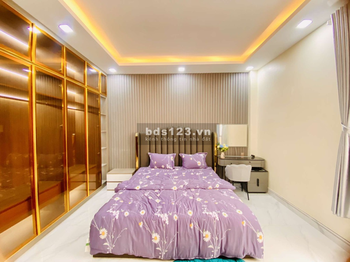 Nhà bán siêu đẹp, KDC Phú Mỹ Q7. DT 90m2, 4 lầu, thang máy, full nội thất cao cấp, ở ngay. 16.3 tỷ