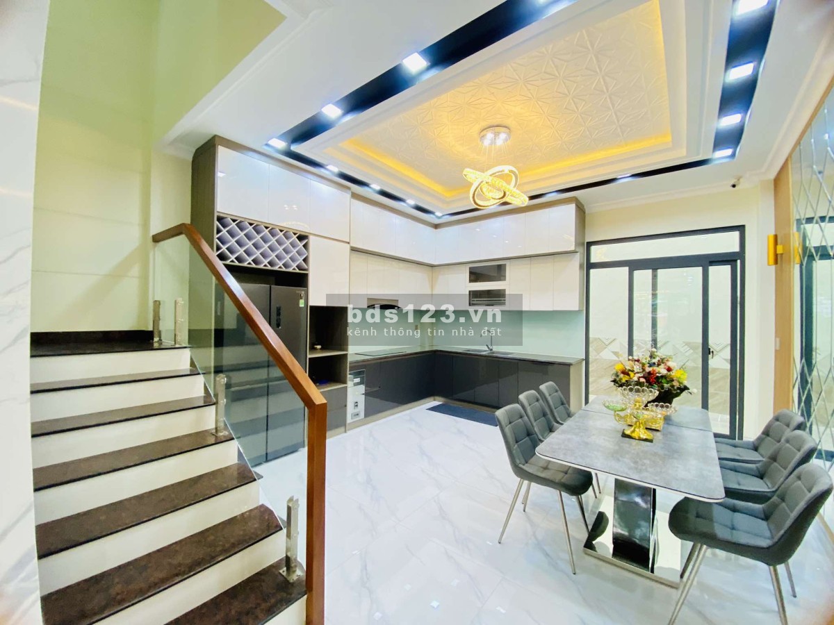 Nhà bán siêu đẹp, KDC Phú Mỹ Q7. DT 90m2, 4 lầu, thang máy, full nội thất cao cấp, ở ngay. 16.3 tỷ