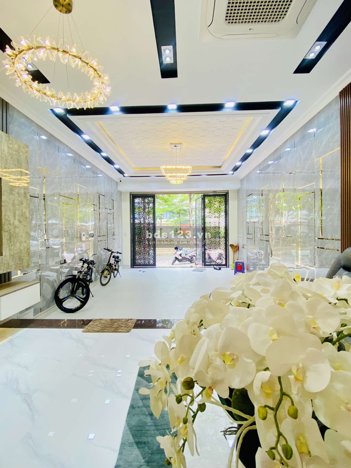 Nhà bán siêu đẹp, KDC Phú Mỹ Q7. DT 90m2, 4 lầu, thang máy, full nội thất cao cấp, ở ngay. 16.3 tỷ
