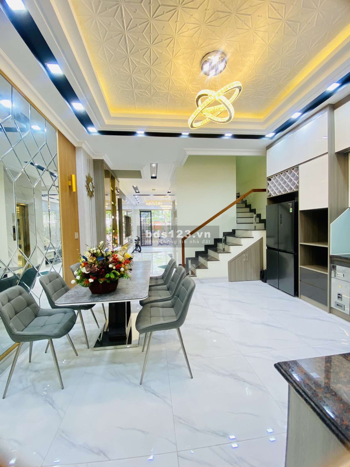 Nhà bán siêu đẹp, KDC Phú Mỹ Q7. DT 90m2, 4 lầu, thang máy, full nội thất cao cấp, ở ngay. 16.3 tỷ