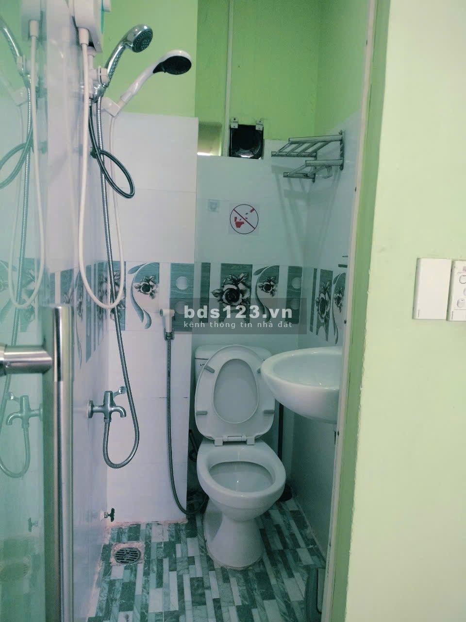 Cho thuê nhà nhỏ xinh 3 lầu 3 PN 3 WC hẻm 229 Đề Thám Q1