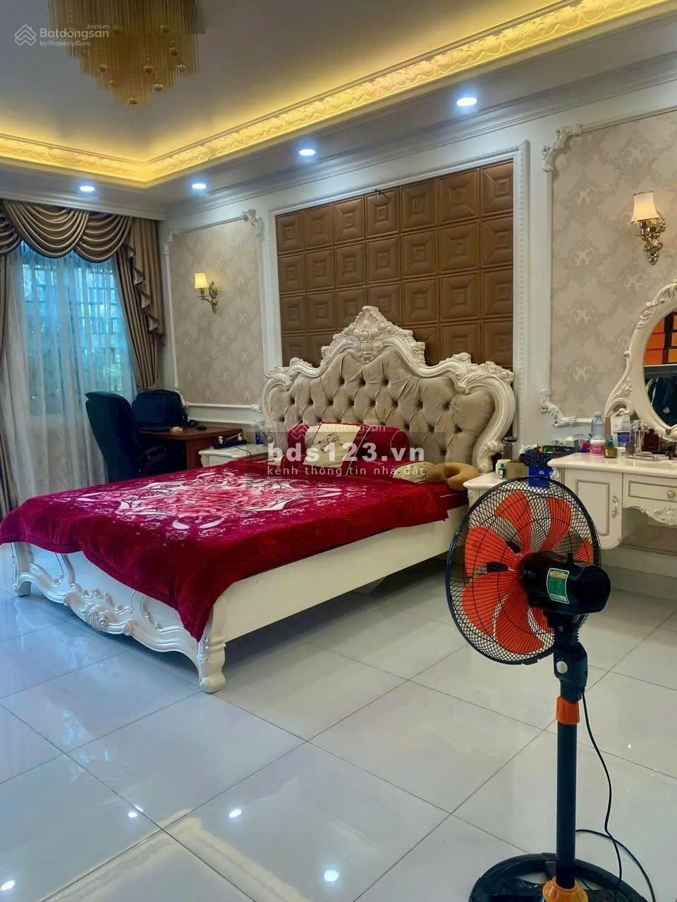 Ngộp bán nhà vành đai 3, đường Đỗ Văn Dậy Tân Hiệp Hóc Môn, DT 5x40m, 3 tầng (mái Thái), Gía 8,5 tỷ