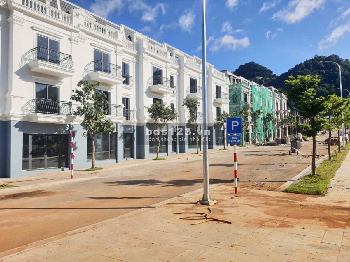 Bán Shophouse 105m2, 4 tầng- Sở hữu lâu dài- Khu du lịch quốc gia- thị trấn Mộc Châu