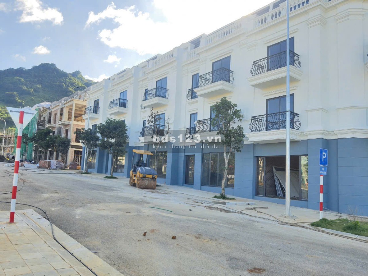 Bán Shophouse 105m2, 4 tầng- Sở hữu lâu dài- Khu du lịch quốc gia- thị trấn Mộc Châu