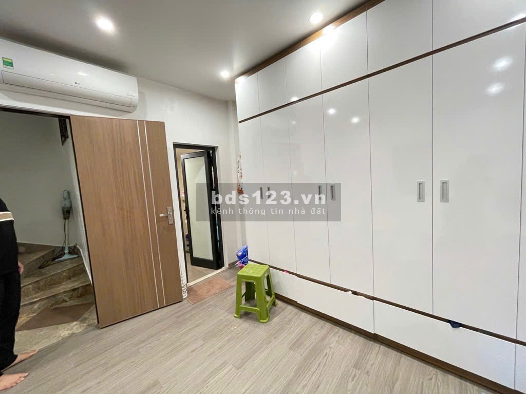 Nhà Nguyễn Văn Cừ Dân Xây 4 Tầng - Khu Vực Trung Tâm Quận Long Biên