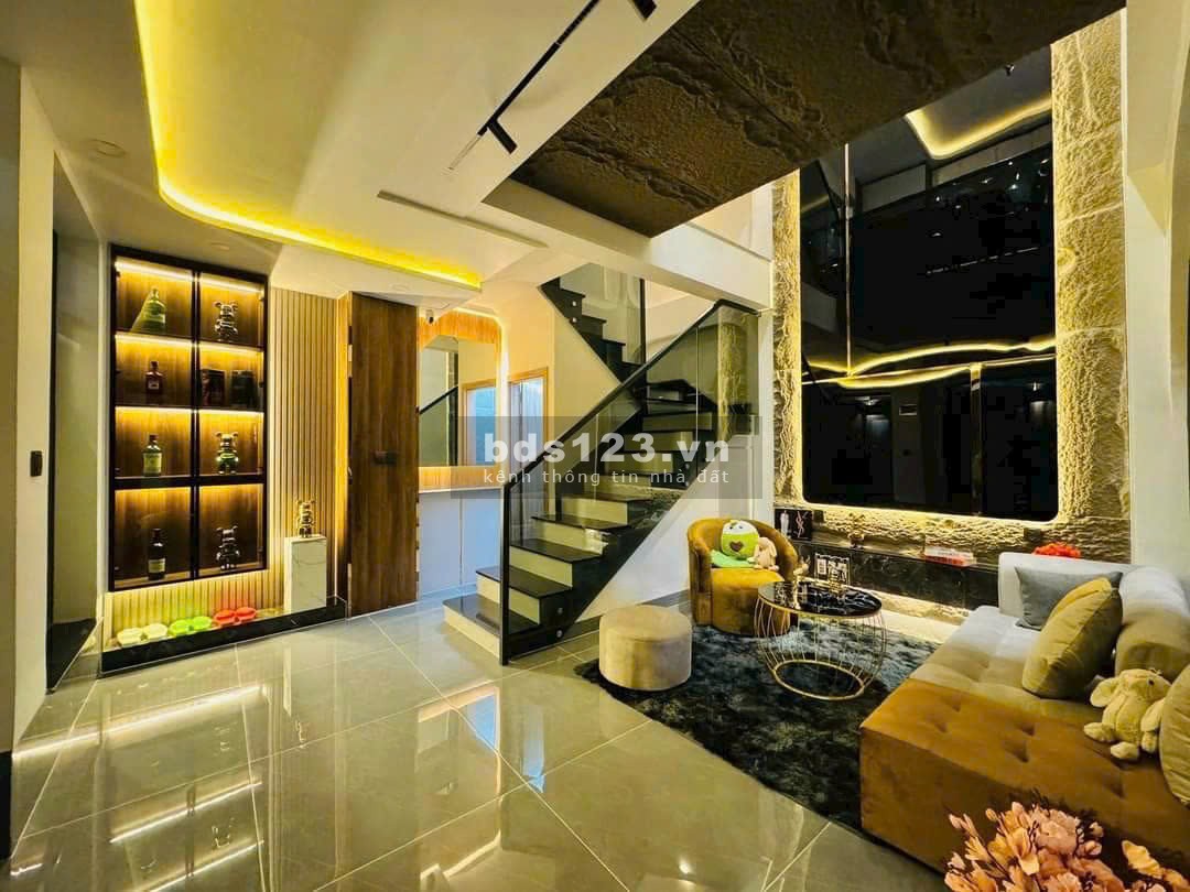 Khu vip Bàu Cát, nhà 5 tầng đẹp lung linh, tặng nội thất cao cấp, 74m2, chỉ 7 tỷ hơn