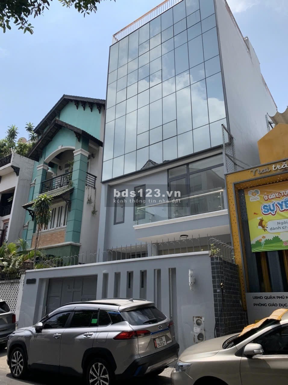 Tòa Văn Phòng mặt tiền Hoa Lan, P. 2, Q. Phú Nhuận