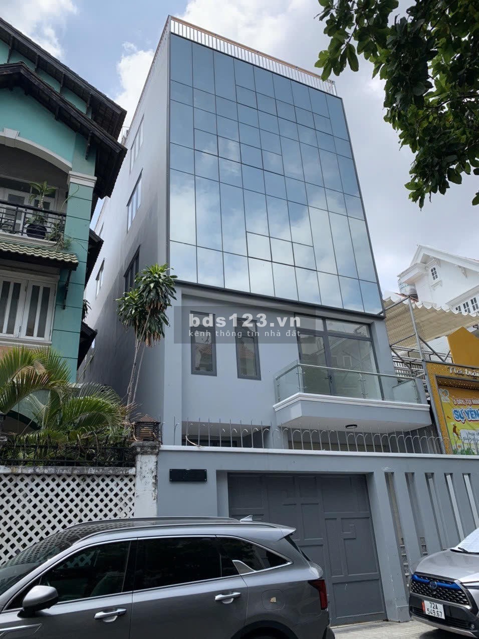 Tòa Văn Phòng mặt tiền Hoa Lan, P. 2, Q. Phú Nhuận