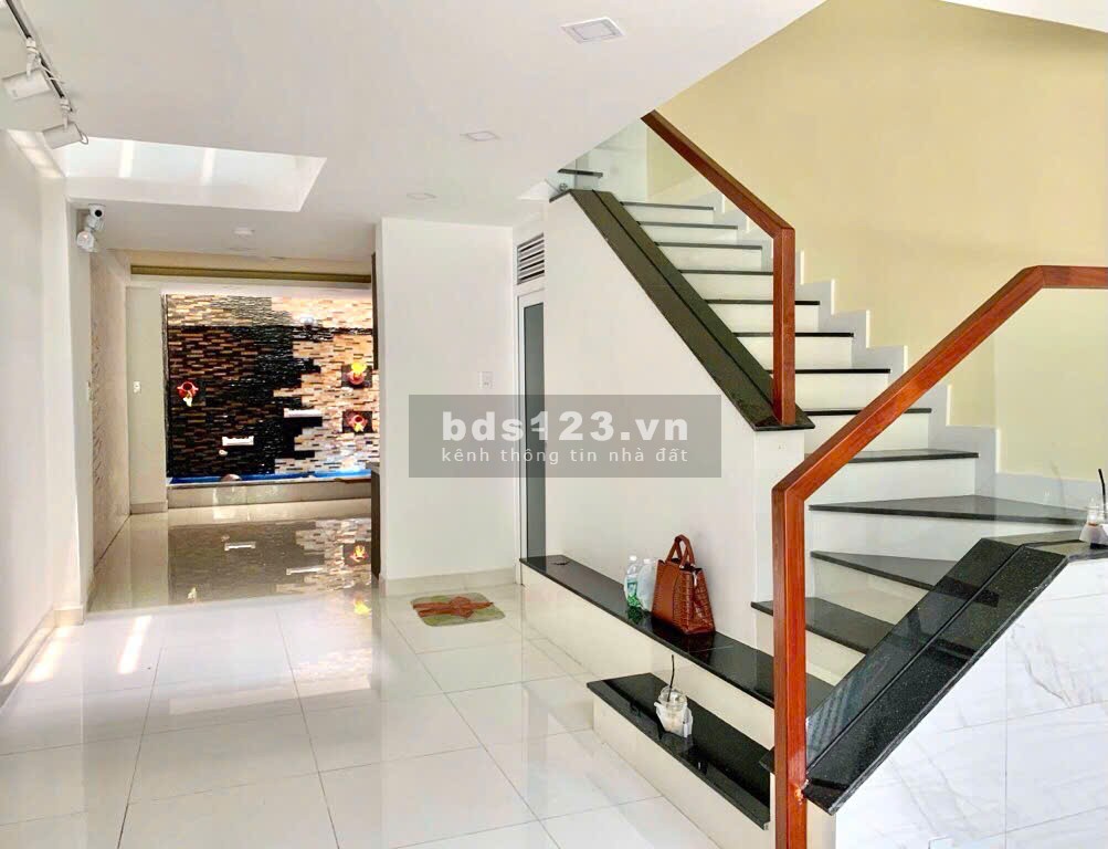 Nhà 4 TẦNG, 55M2, đường 6M, hẻm 618 Hương Lộ 2, quận Bình Tân, chỉ 4.9x TỶ.