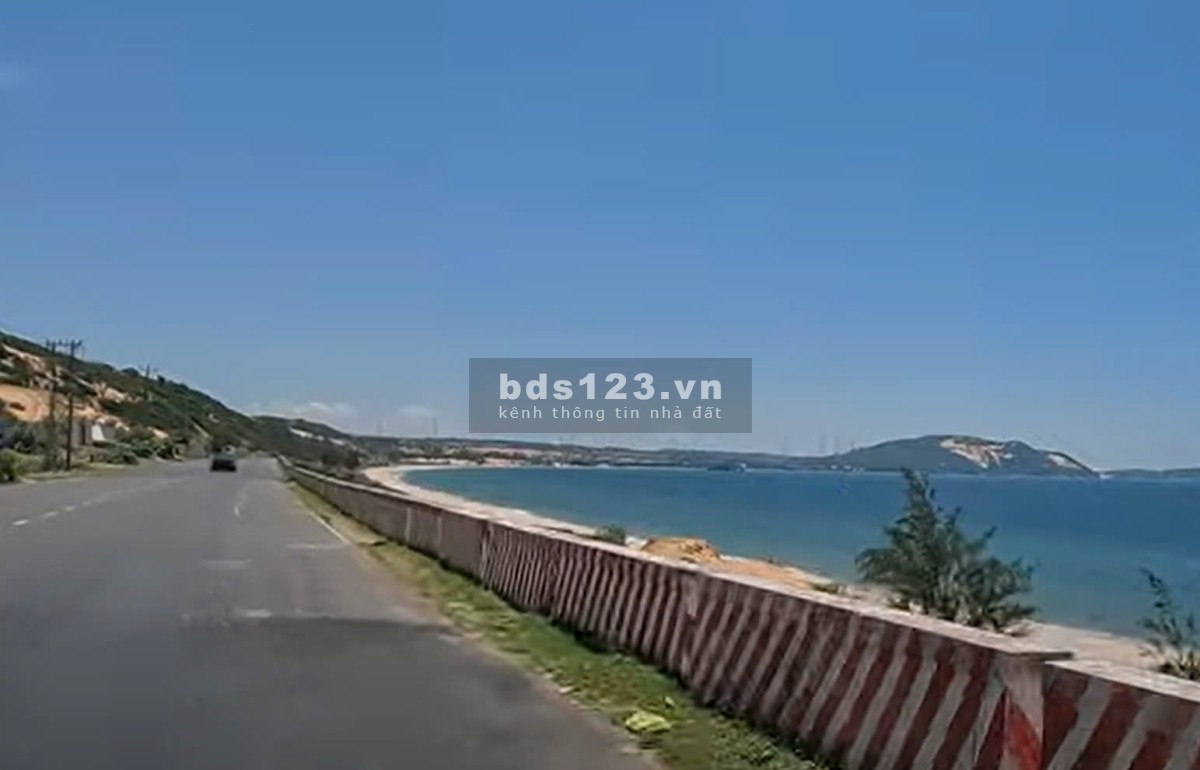Cần bán lô đất diện tích lớn 1989m2, vị trí đắc địa cách biển 2km. Giá bán gấp chỉ 185k/m2, sổ sẵn